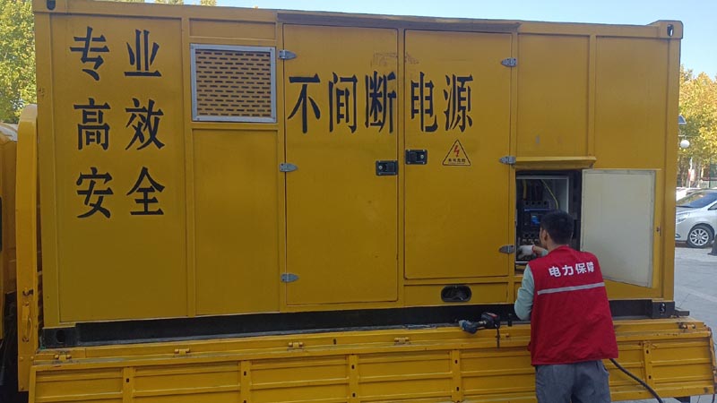 成武柴油发电机组和UPS电源配合使用时，如何避免切换过程中的电力中断？